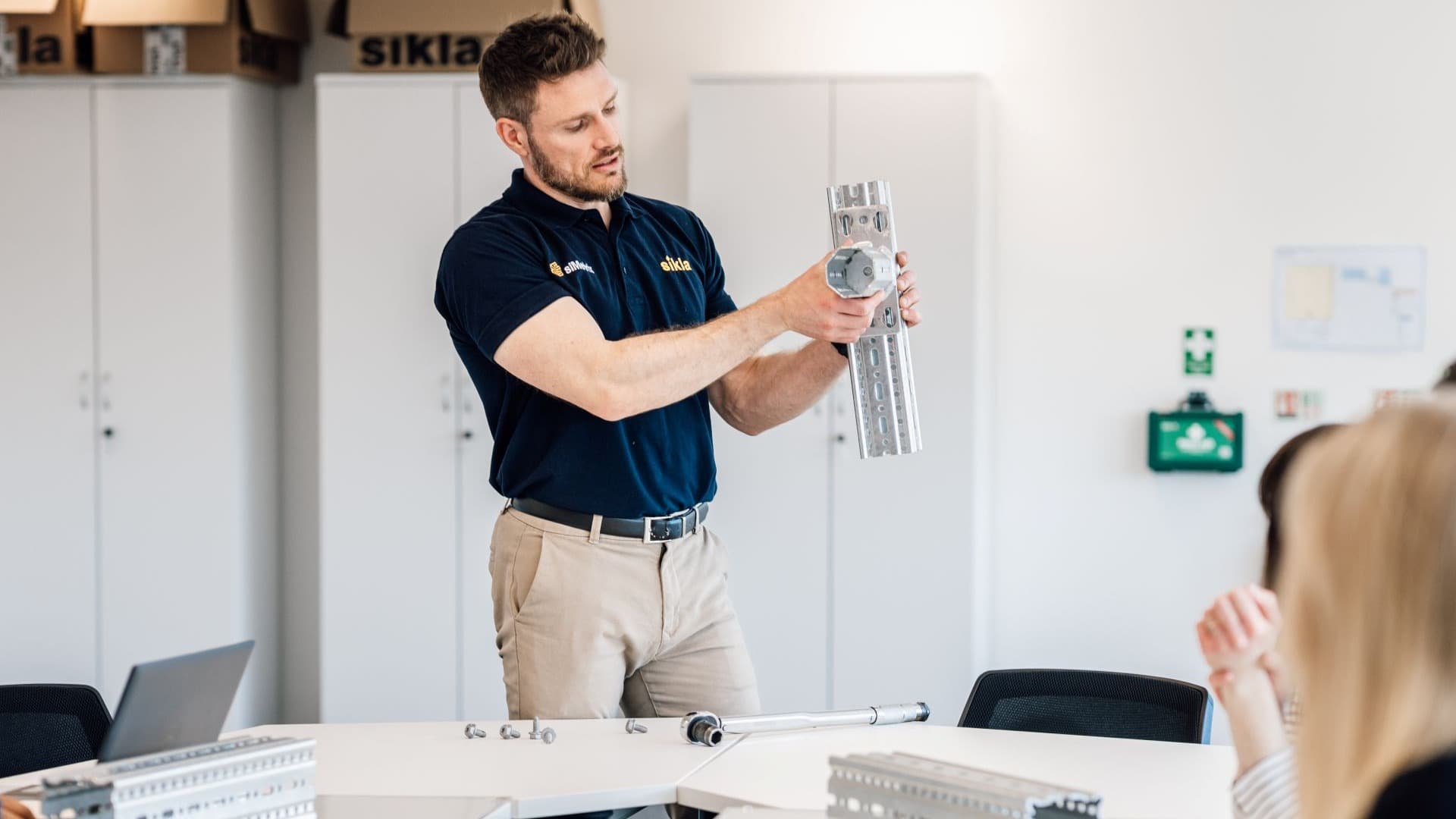 Trainer explains a Sikla component